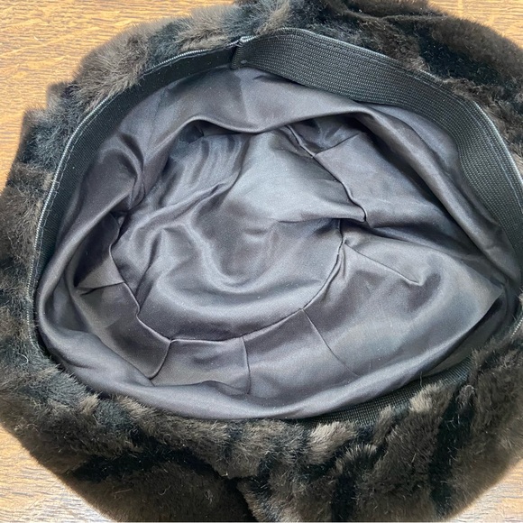 VINTAGE FAUX FUR BLACK BROWN CIRCLE WOMENS FANCY CHIC WINTER BEATNIK HAT - Picture 9 of 11